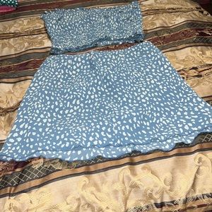 Lelis, S, blue and white